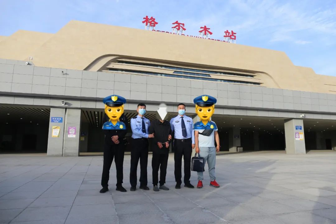 174012y0mspjp8lglc2cl2.jpeg